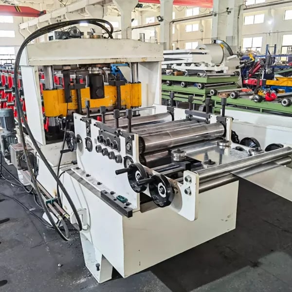 Máquina perfiladora de acero