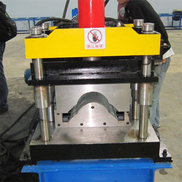 Máquina perfiladora de remates de cumbrera - Imagen 2