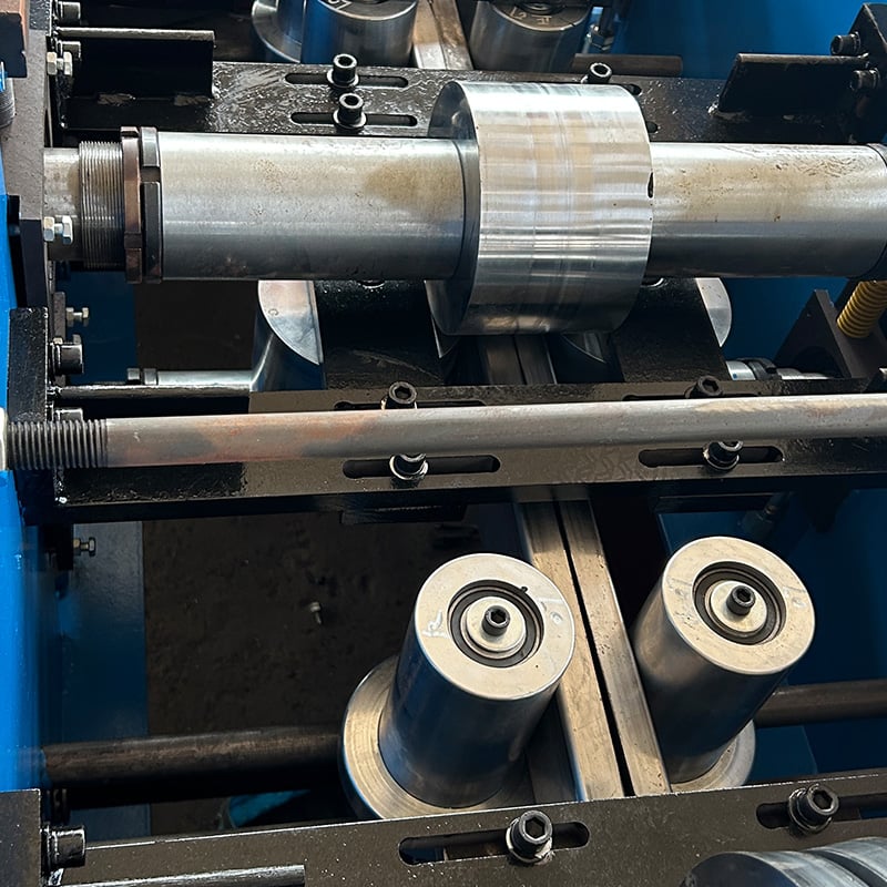 Best Roll Forming Line Suppliers in Brazil | 2026 Guide 2 Close-up of forming rollers and shafts